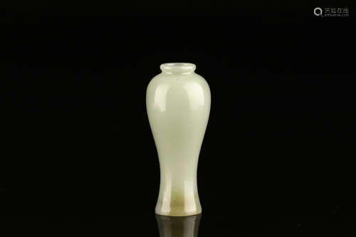 A HETIAN JADE MEIPING VASE