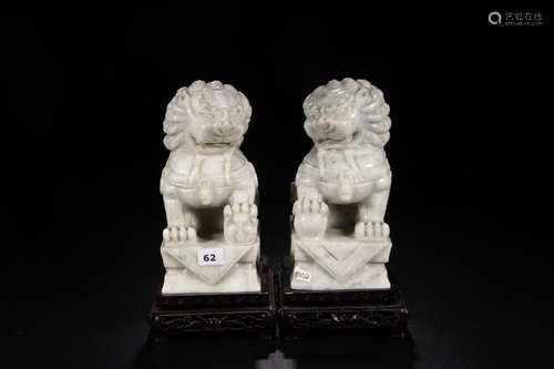 A PAIR OF JADE LION HSPAED ORNAMENT