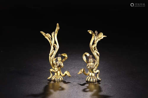 A PAIR OF GILT BRONZE IMMORTAL ORNAMENT