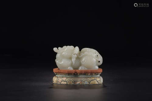 A HETIAN JADE QILIN SHAPED ORNAMENT