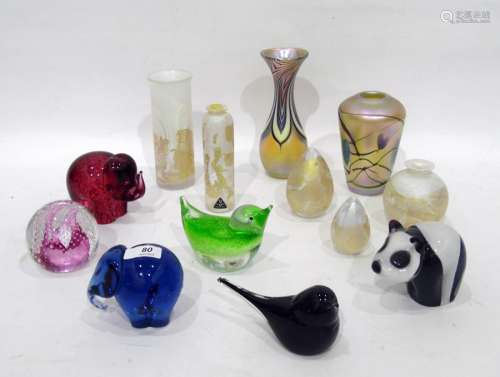 Quantity Isle of Wight glass paperweights and vases, Wedgwood panda paperweight and others (13)