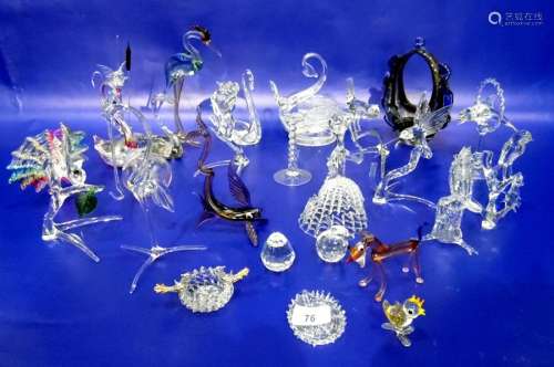 Quantity of glass models of birds, animals and other glass items