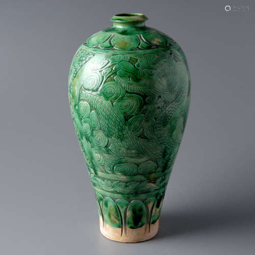 磁州窯綠釉龍紋梅瓶