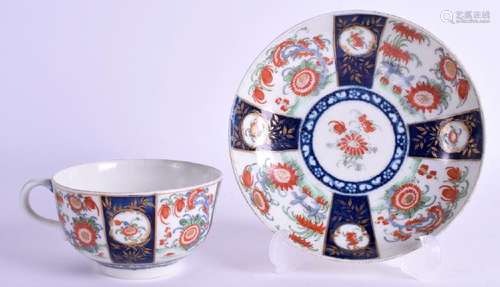 AN 18TH CENTURY WORCESTER TEACUP AND SAUCER painted