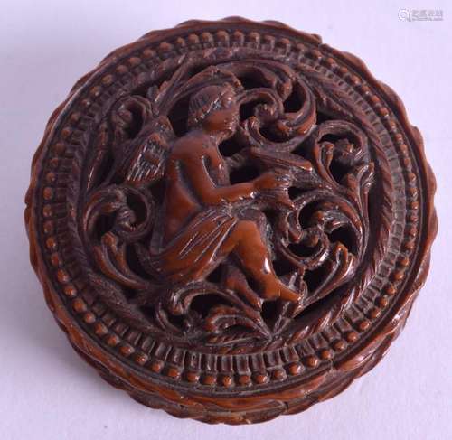 A 19TH CENTURY CARVED COQUILLA NUT SNUFF BOX AND COVER