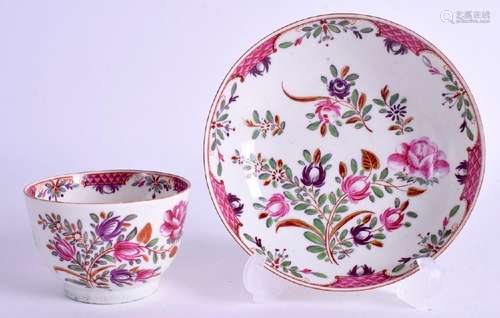 AN 18TH CENTURY WORCESTER TEABOWL AND SAUCER painted in