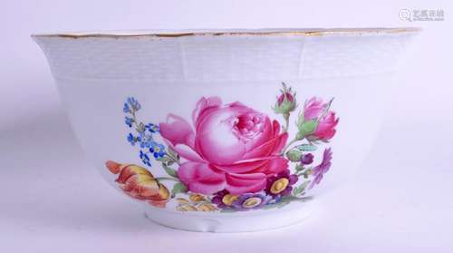 AN EARLY 20TH CENTURY MEISSEN SCALLOPED BOWL painted