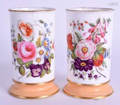 A PAIR OF EARLY 19TH CENTURY CONTINENTAL PORCELAIN