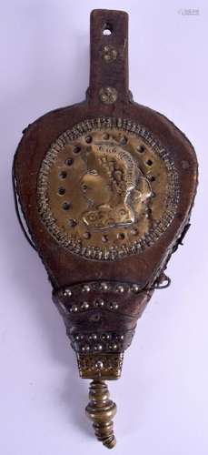 A PAIR OF 18TH CENTURY BRASS AND OAK BELLOWS decorated