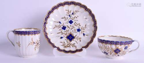 AN 18TH CENTURY WORCESTER FLUTED TEACUP COFFEE CUP AND