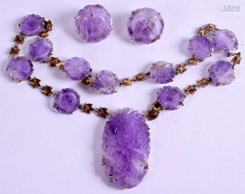 A GOOD CHINESE GOLD AND AMETHYST NECKLACE with matching