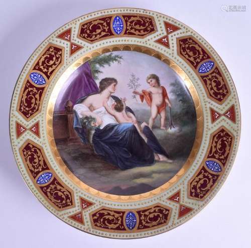 AN ANTIQUE VIENNA PORCELAIN PLATE. 23.5 cm wide.