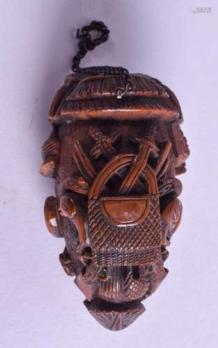 AN 18TH/19TH CENTURY CARVED COQUILLA NUT TREEN SNUFF