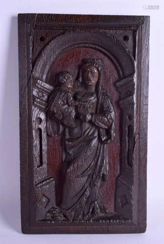 A 16TH/17TH CENTURY CONTINENTAL CARVED OAK POLYCHROMED