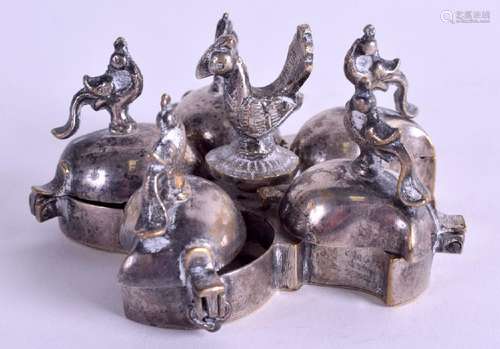 AN EARLY 20TH CENTURY INDIAN SILVER PANDAN SPICE BOX.