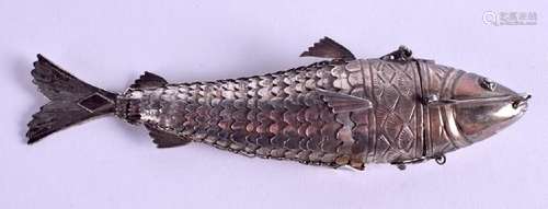 A 19TH CENTURY CONTINENTAL SILVER RETICULATED FISH. 12