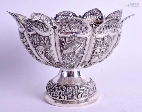 AN EARLY 20TH CENTURY INDIAN SILVER PEDESTAL BOWL,