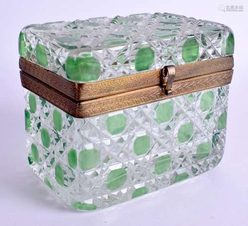 A BOHEMIAN GREEN AND CLEAR GLASS CASKET. 13 cm x 11 cm.