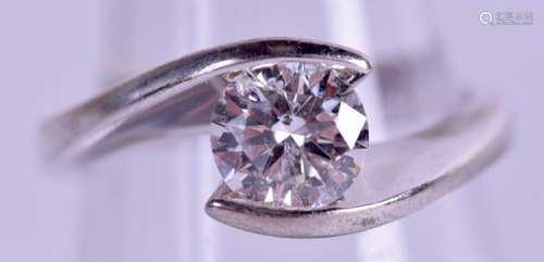 AN 18CT GOLD 0.5 CT DIAMOND RING. 4 grams. Size H.