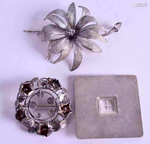 TWO DESIGNER SILVER BROOCHES. (2)