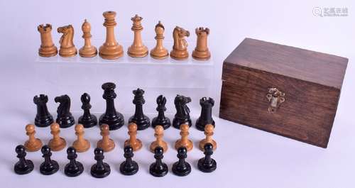 AN ANTIQUE BOXWOOD AND EBONY STAUNTON CHESS SET.