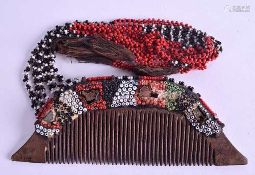 AN UNUSUAL EARLY 20TH CENTURY TRIBAL CARVED WOOD COMB