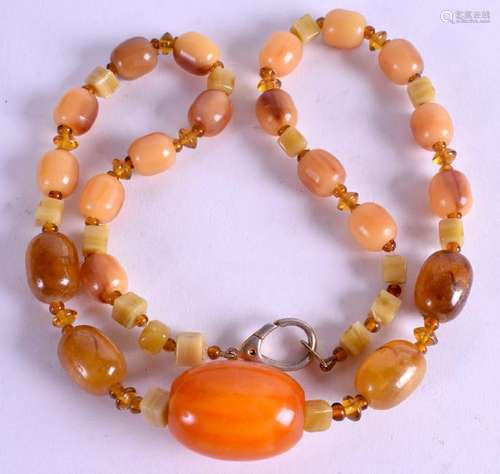 AN AMBER AND HORN TYPE NECKLACE. 58 cm total & weight