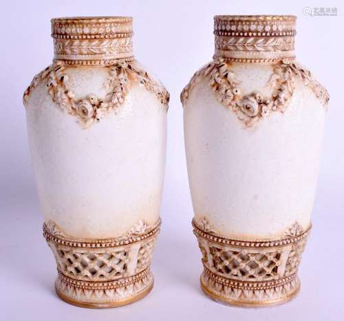 A PAIR OF 19TH CENTURY CONTINENTAL PORCELAIN VASES