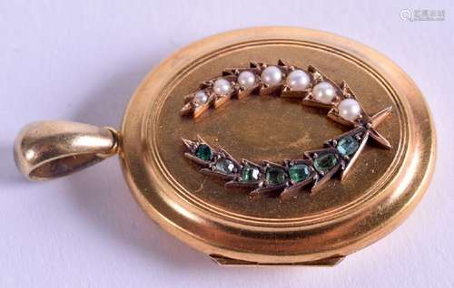 AN ANTIQUE 15CT GOLD PEARL AND EMERALD LOCKET. 11.2