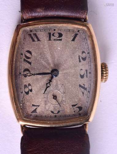 A 9CT GOLD ART DECO WATCH. 2.5 cm x 2.75 cm.