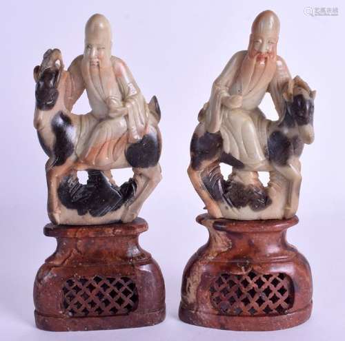 A PAIR OF 19TH CENTURY CHINESE CARVED SOAPSTONE