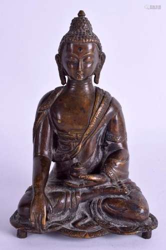 AN 18TH/19TH CENTURY CHINESE NEPALESE BRONZE FIGURE OF