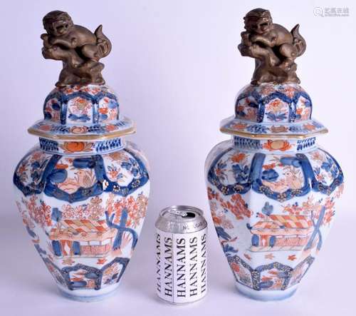 A PAIR OF 19TH CENTURY FRENCH SAMSONS OF PARIS VASES