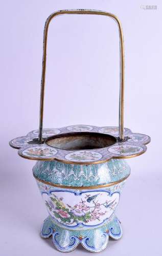 A LARGE LATE 19TH CENTURY CHINESE CANTON ENAMEL BASKET