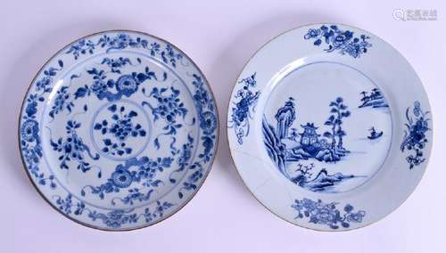 TWO 18TH CENTURY CHINESE BLUE AND WHITE PLATES. 23 cm