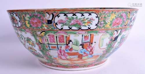 A LARGE 19TH CENTURY CHINESE CANTON FAMILLE ROSE PUNCH