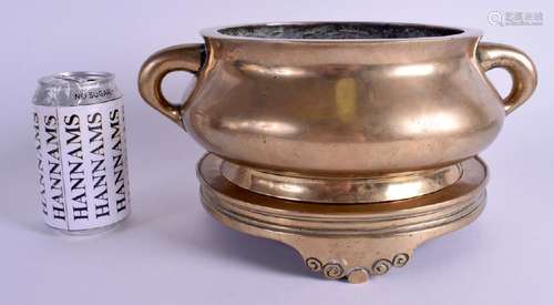 A GOOD LARGE 18TH CENTURY CHINESE TWIN HANDLED CENSER