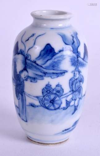 A 19TH CENTURY CHINESE BLUE AND WHITE SNUFF BOTTLE. 6.5