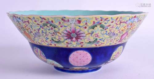 A 19TH CENTURY CHINESE FAMILLE ROSE OGEE PORCELAIN BOWL