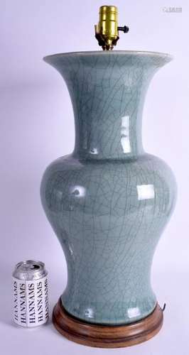 A LARGE EARLY 20TH CENTURY CHINESE CELADON VASE