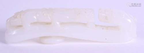 AN 18TH/19TH CENTURY CHINESE CARVED WHITE JADE BELT