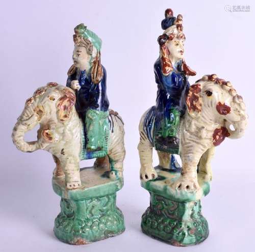 A PAIR OF 19TH CENTURY CHINESE MAJOLICA TYPE POTTERY