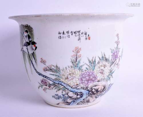 A 1930S CHINESE FAMILLE ROSE PORCELAIN JARDINIÈRE by