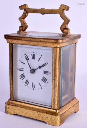 A SMALL EARLY 20TH CENTURY FRENCH BRASS CARRIAGE CLOCK.