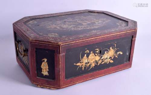 A 19TH CENTURY CHINESE EXPORT RED AND BLACK LACQUER BOX