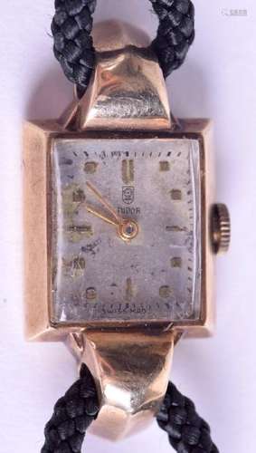 A VINTAGE 9CT GOLD TUDOR WRISTWATCH. 1.5 cm x 2 cm.