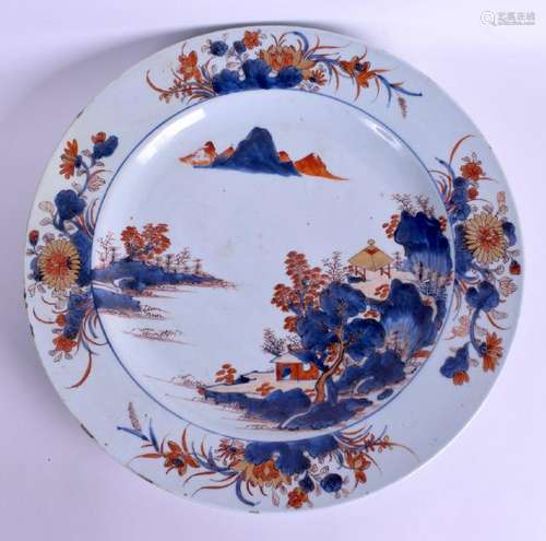 A LARGE 18TH CENTURY CHINESE IMARI PORCELAIN CHARGER