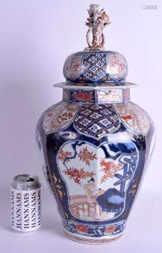 A LARGE 18TH CENTURY JAPANESE EDO PERIOD IMARI VASE AND