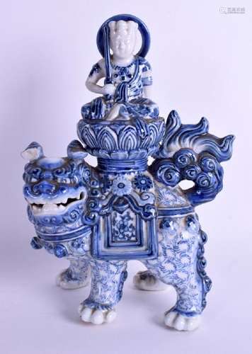 A 19TH CENTURY JAPANESE MEIJI PERIOD BLUE AND WHITE