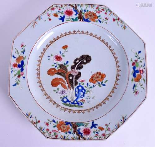 A LARGE 18TH CENTURY CHINESE OCTAGONAL PORCELAIN DISH